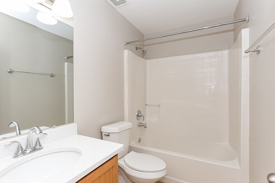 Building Photo - 58 Reeding Ridge Dr W