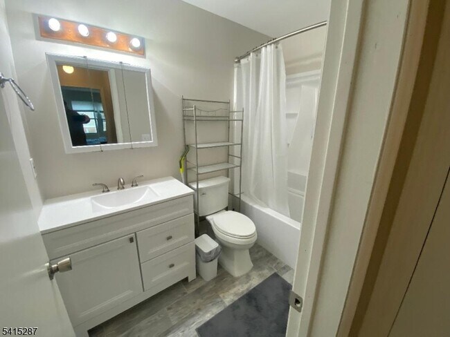 Building Photo - 105 Newark Pompton Turnpike