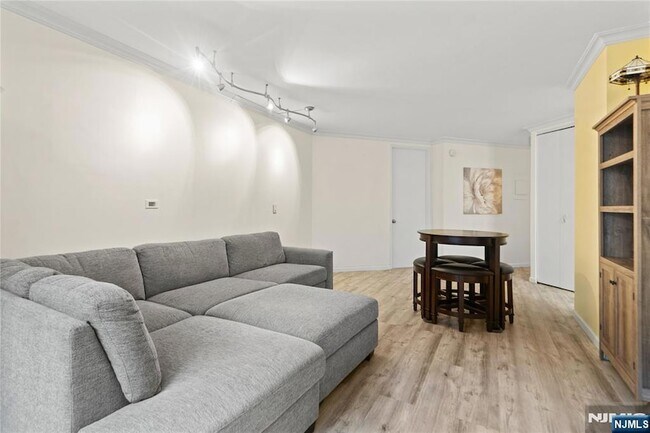 Primary Photo - 7004 JFK Blvd E