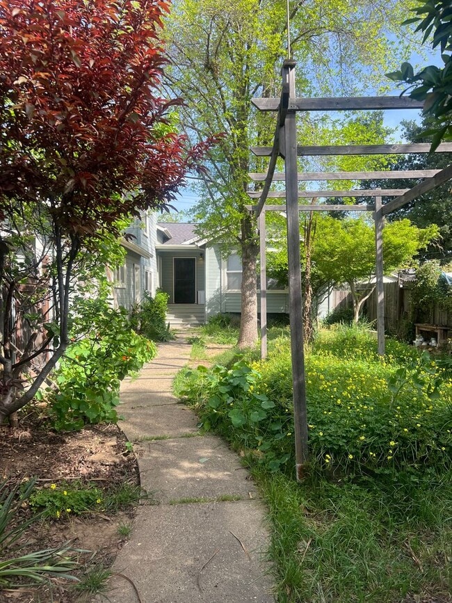 Building Photo - Charming 3-Bedroom, 2-Bath Tri-Level Home with Unfinished Basement