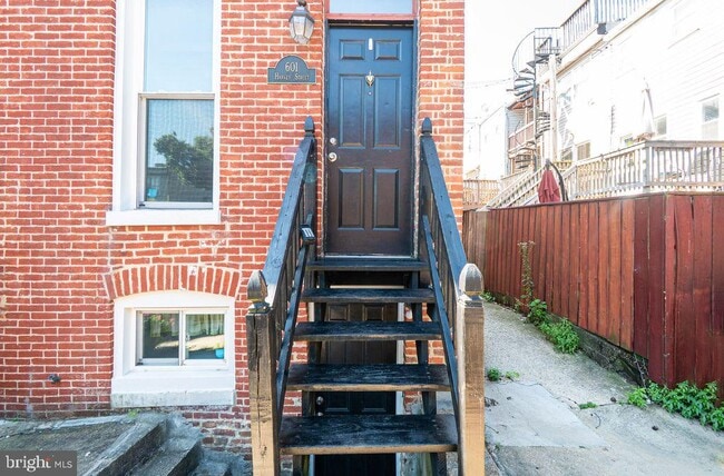 Building Photo - 601 Harvey St