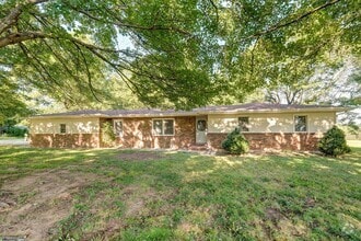 Building Photo - Charming 3 bedroom,  2 bathroom house for ...