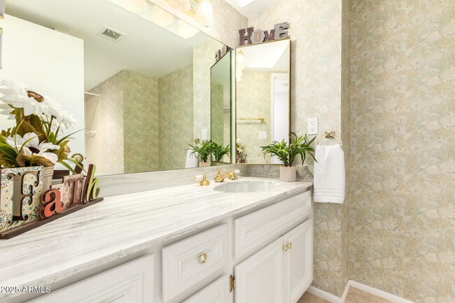 Building Photo - 6735 N 16th Pl