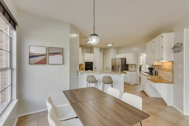 Building Photo - 7402 Brookhaven Dr