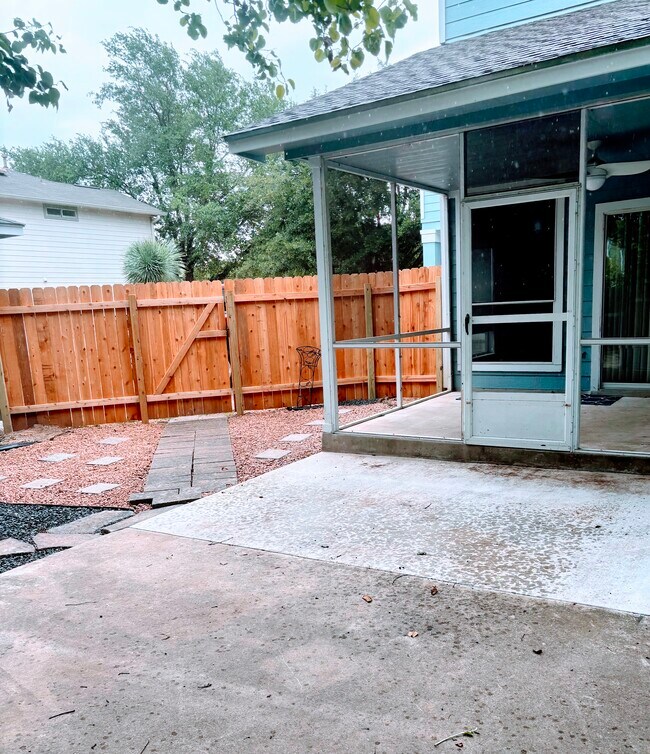 Building Photo - 412 Bradfield Dr