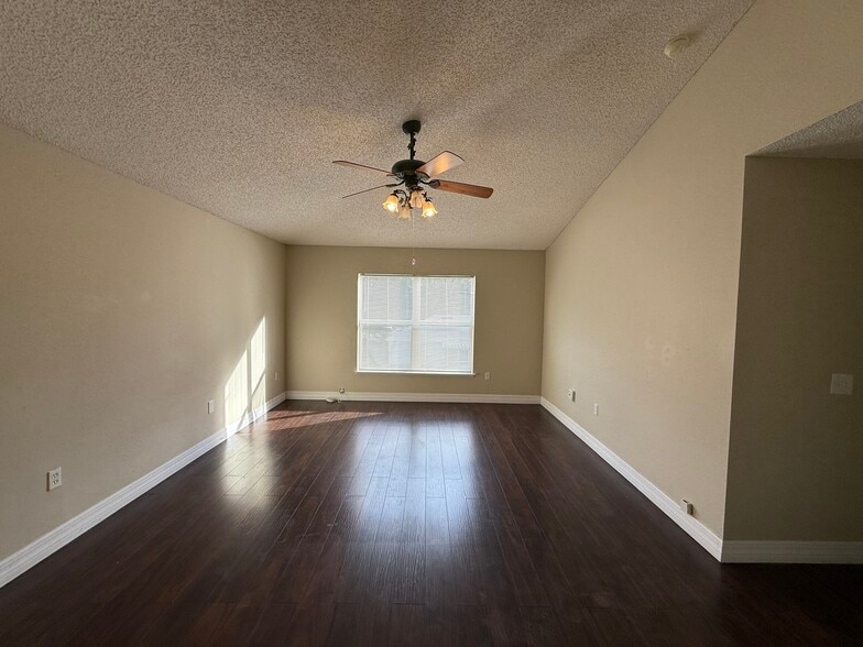 Building Photo - 1705 Lochshyre Loop