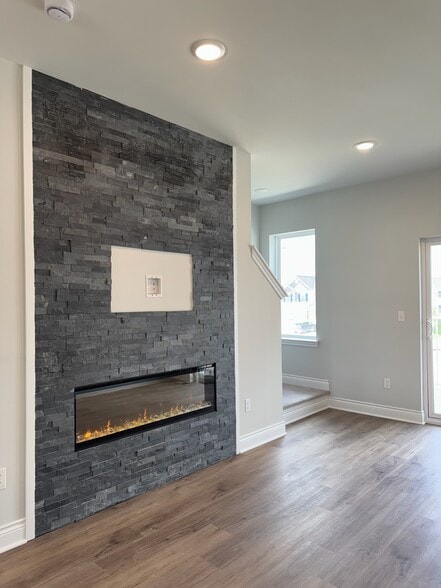 Building Photo - 813 Canterbury Ln