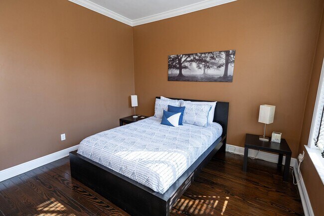 Building Photo - Cozy Midtown 3 Bed / 2 Bath Retreat!