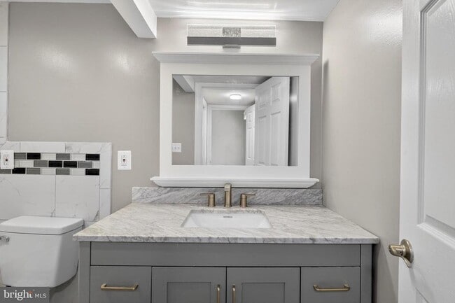 Building Photo - 505 69th St