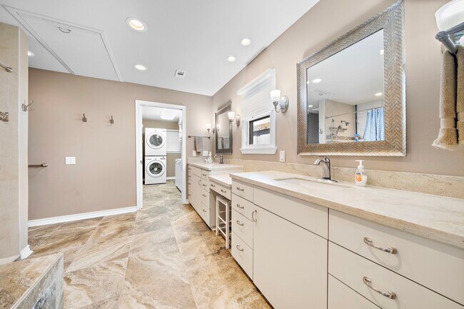 Building Photo - 2913 Beluche Dr