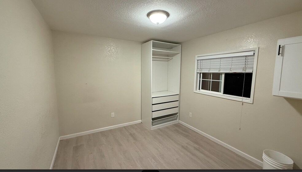 Building Photo - 2940 Candido Dr