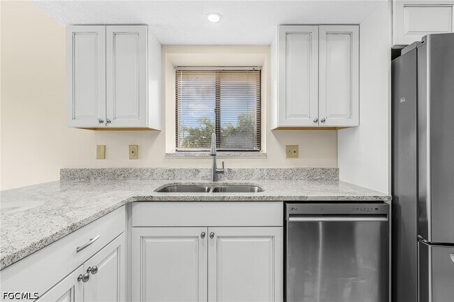 Building Photo - 15751 Windward Way Cir