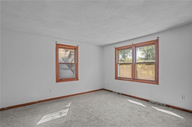 Building Photo - 125 Lewis Farm Rd