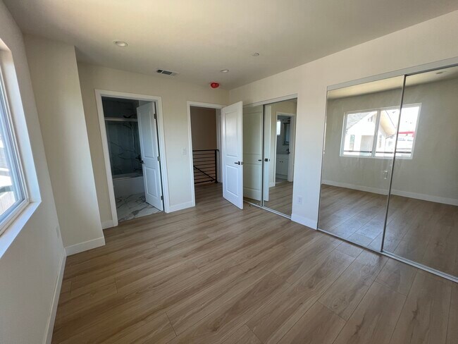 Building Photo - 7622 Arcola Ave