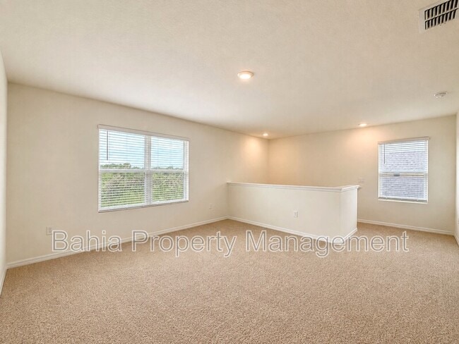 Building Photo - 869 Ambleside Dr