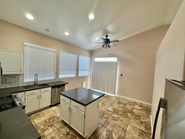 Building Photo - Darling one story home