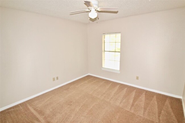 Building Photo - 3331 Oak Branch Ln