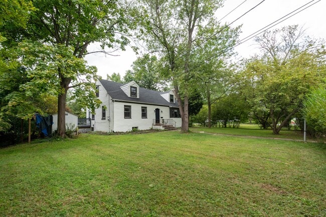 Building Photo - 1122 Lower Ferry Rd