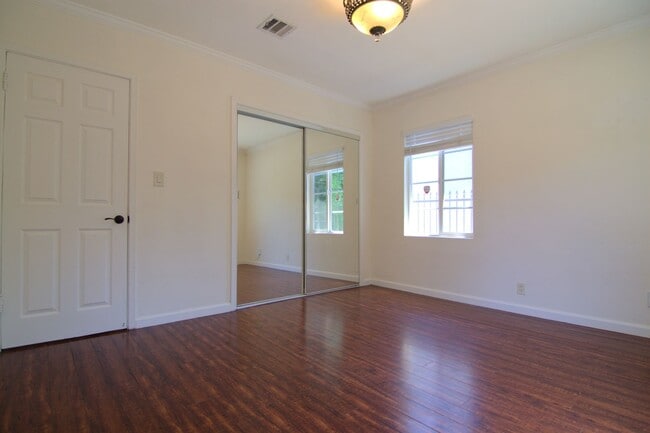 Building Photo - 6730 Balboa Blvd