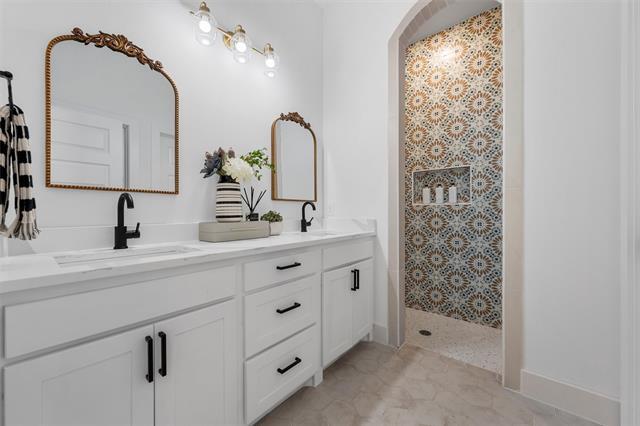 Building Photo - 700 Park Dr