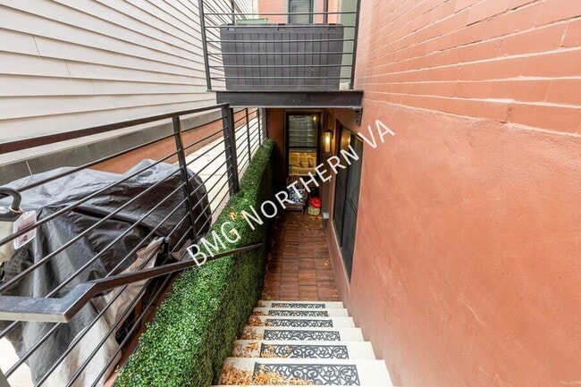 Building Photo - 2829 13th St NW