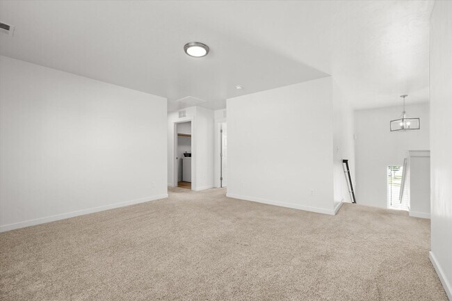 Building Photo - Eagle, ID – Spacious 3 Bedroom + Bonus Room