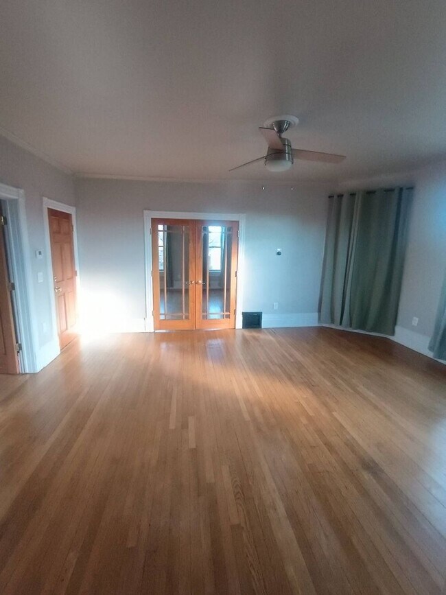 Building Photo - 2035-2037 N Buffum St