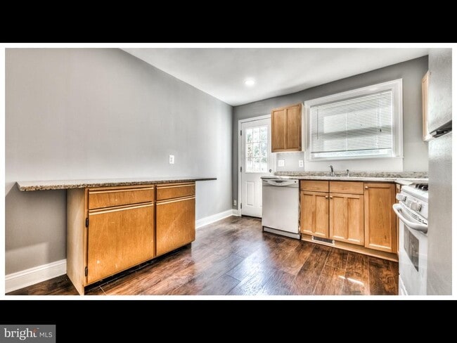 Building Photo - 502 S Highland Ave