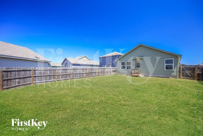 Building Photo - 2424 Lake Hls