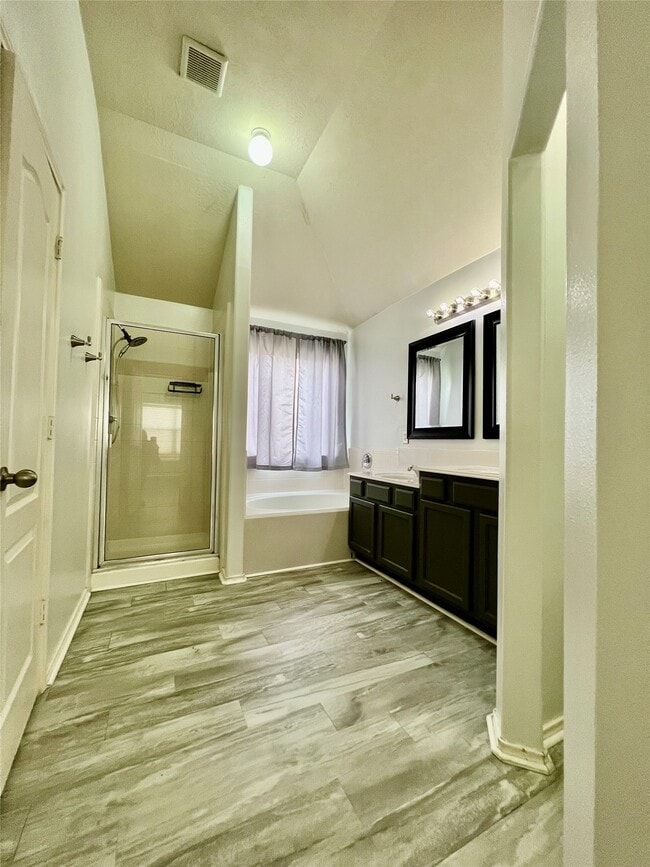 Building Photo - 3210 Blue Bonnet Dr