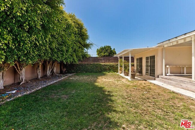 Building Photo - 12120 Aneta St