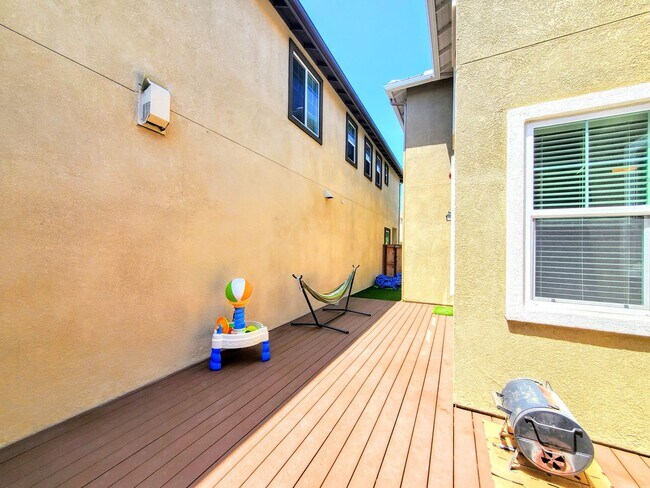 Building Photo - Gorgeous Home- Lots of Upgrades