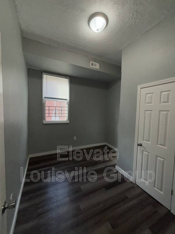 Building Photo - 2215 W Market St