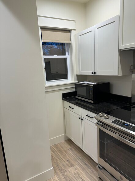 Building Photo - 1612 N Star Ave