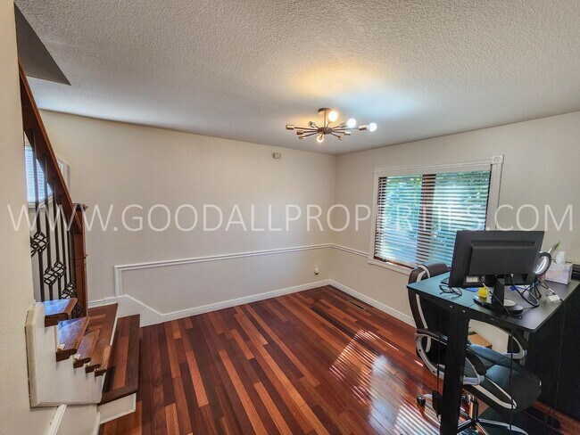 Building Photo - 4 Bedroom 2 car garage home in Clive