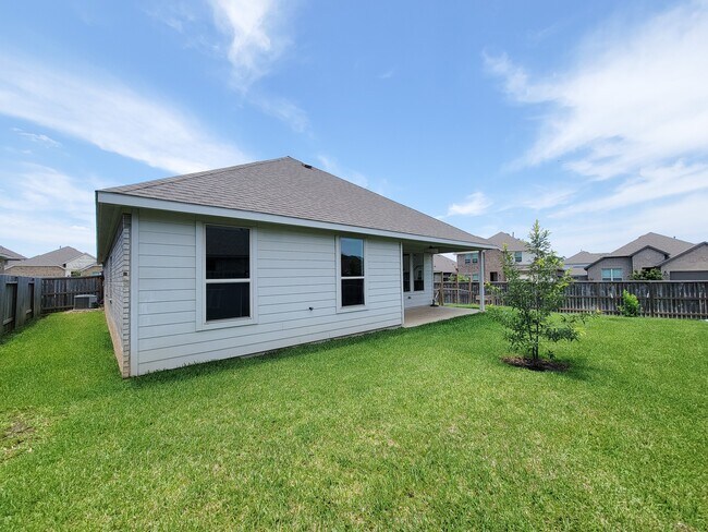 Building Photo - 907 Youth Water Rd