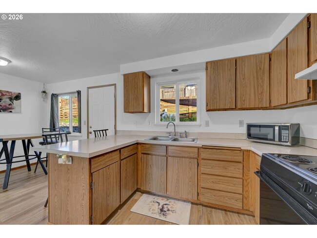 Building Photo - 3 Bed/ 1 Bath Home with RV Parking