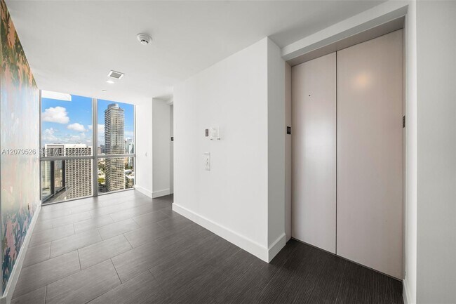 Building Photo - 1100 Biscayne Blvd