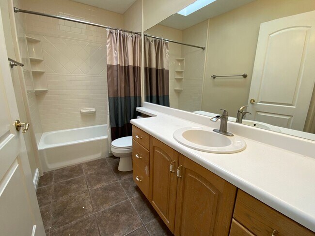 Building Photo - 4 Bed 2 1/2 Bath Home in Sandy