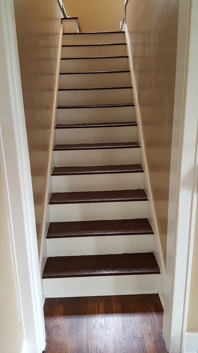 Building Photo - 710 Mahlon St