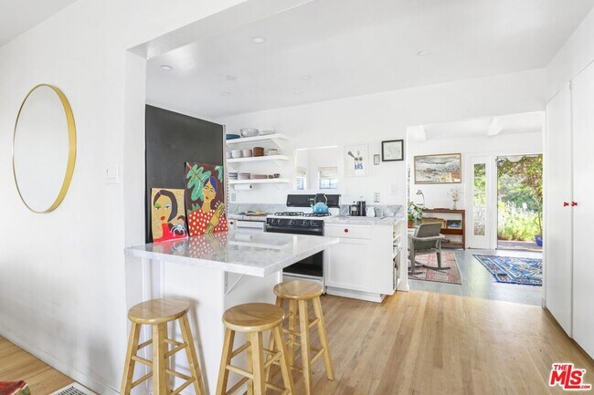 Building Photo - 1563 Lucretia Ave