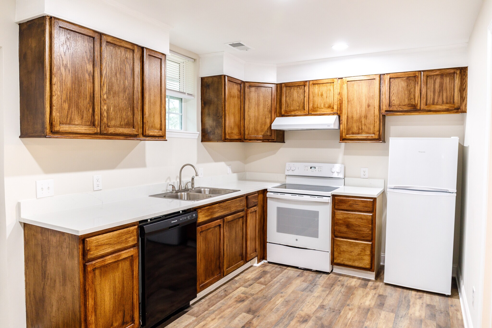 Building Photo - 1916 2nd Dr