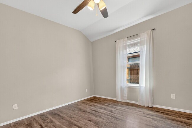 Building Photo - 623 N Elkhart Ave