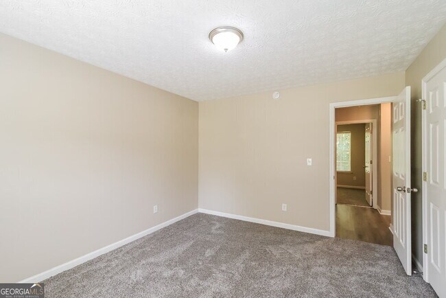 Building Photo - 60 Hunters Ridge Ct