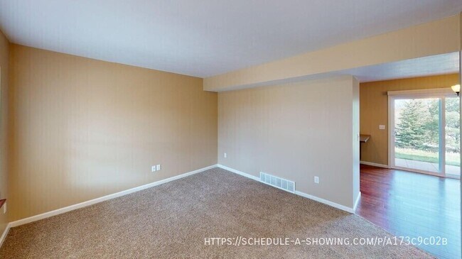 Building Photo - 1806 N Creek Cir