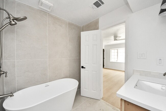 Building Photo - 3726 Las Palmas St