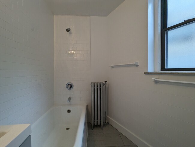 Building Photo - 3335 W Diversey Ave