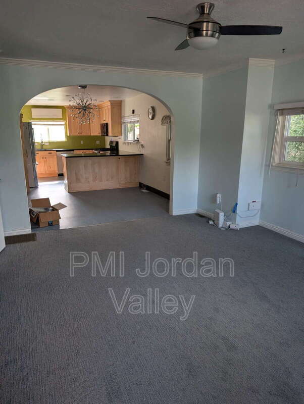 Building Photo - 2511 S 800 E