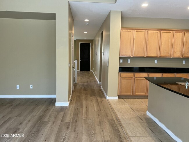 Building Photo - 6734 W Blackstone Ln