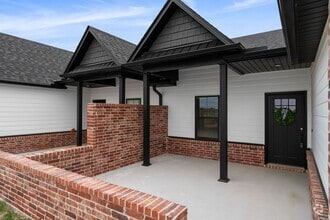 Building Photo - 8818 Cantera Dr